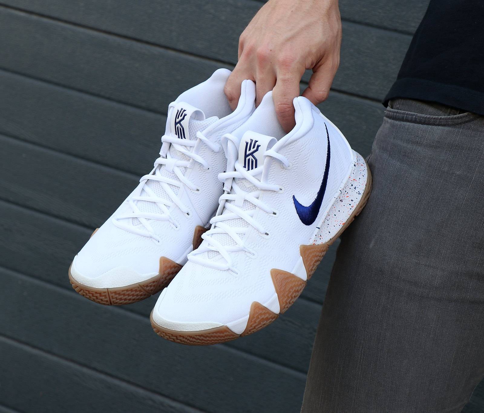 Deux nouveaux coloris de la Nike Kyrie 4 l occasion de la sortie